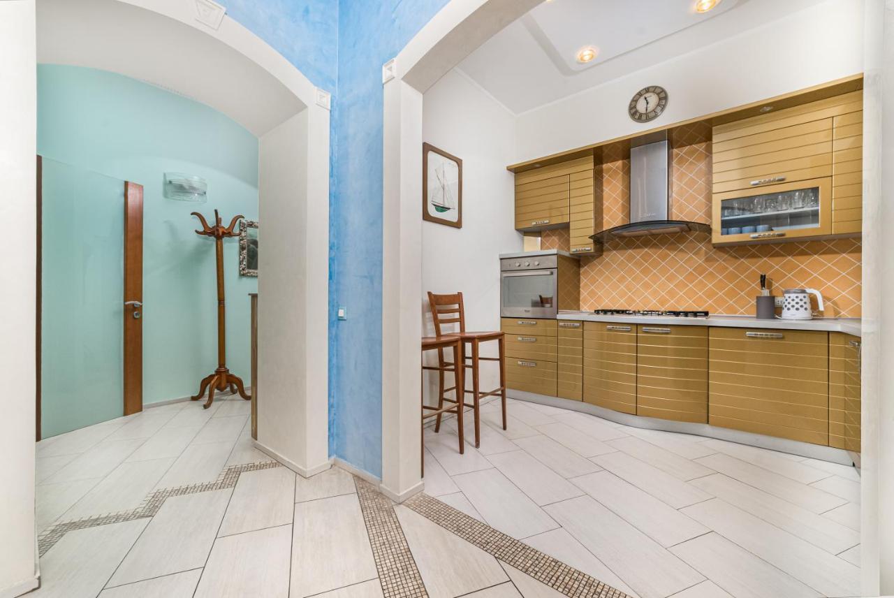 Classical Deribasivska 3-Bedrooms Apartment オデッサ エクステリア 写真