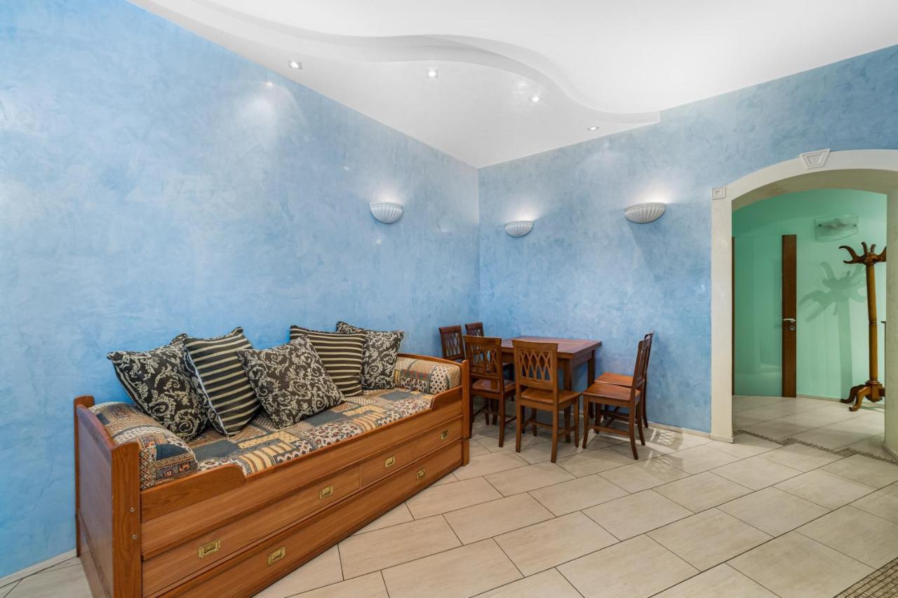 Classical Deribasivska 3-Bedrooms Apartment オデッサ エクステリア 写真